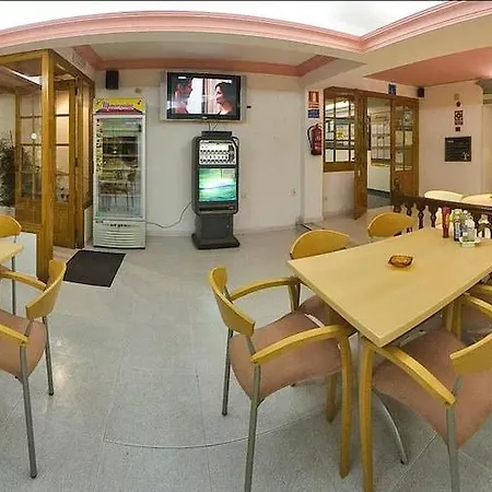 호스탈 아델리노 호텔 *